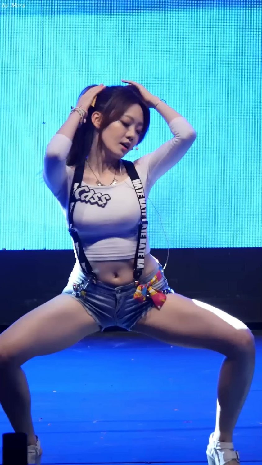 duyVLnq4 Eunsol Park - Korean KPop Girl - Bambino Dancer 14.jpg